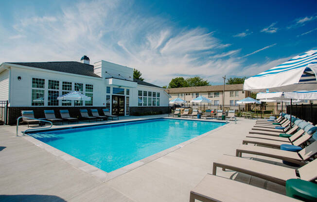 the swimming pool at the resort at longboat key club