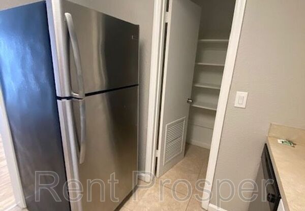 1 bed, 1 bath, 759 sqft, $1,075