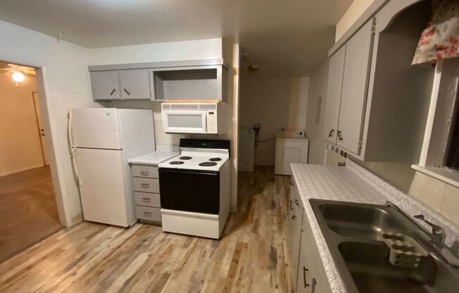 3 beds, 1 bath, $1,900