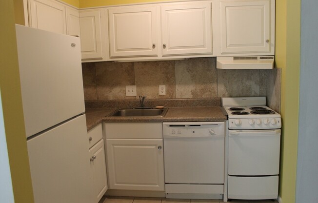 First Floor South End Condo - Palmetto Bay Villa