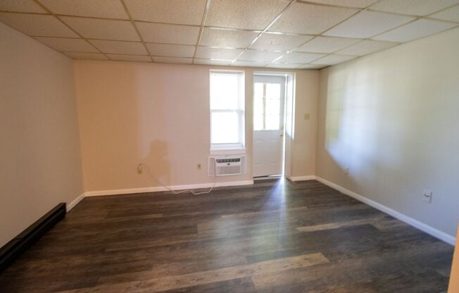 1 bed, 1 bath, $750, Unit Unit 3