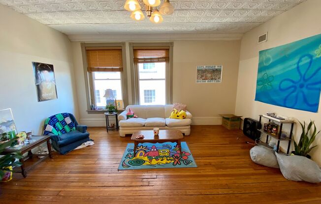 2 beds, 2 baths, 900 sqft, $1,850, Unit 402