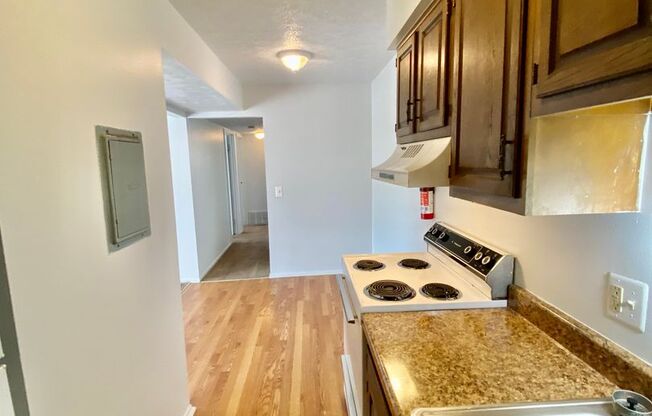 2 beds, 1 bath, 900 sqft, $1,195, Unit #9