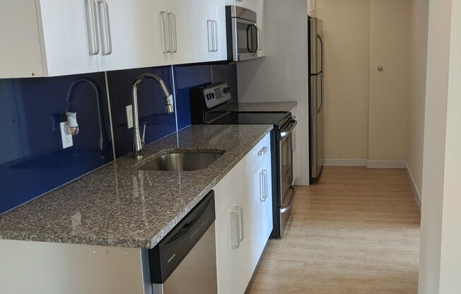 2 beds, 1 bath, 610 sqft, $1,725, Unit 806