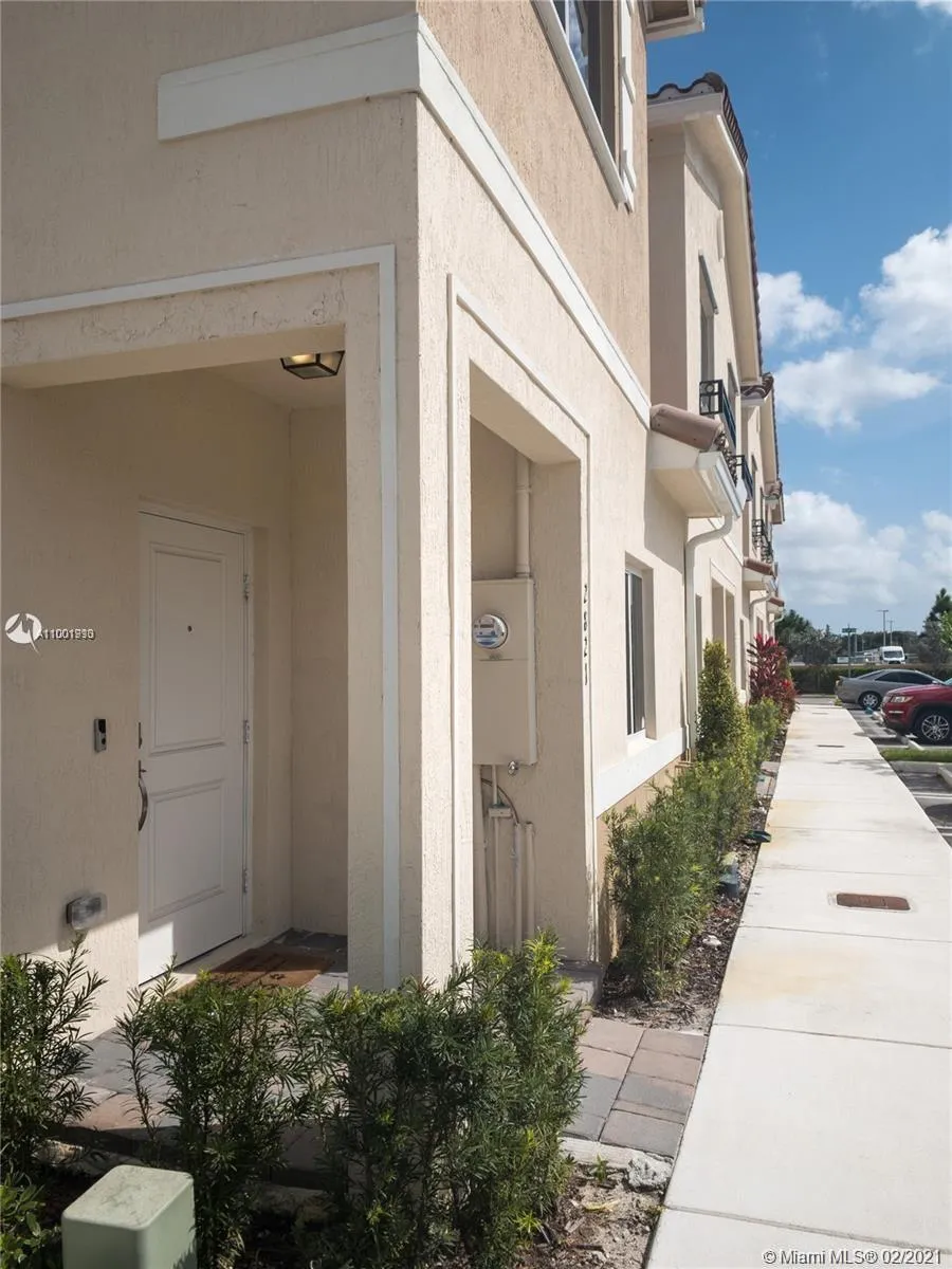 2821 NW 180 ST