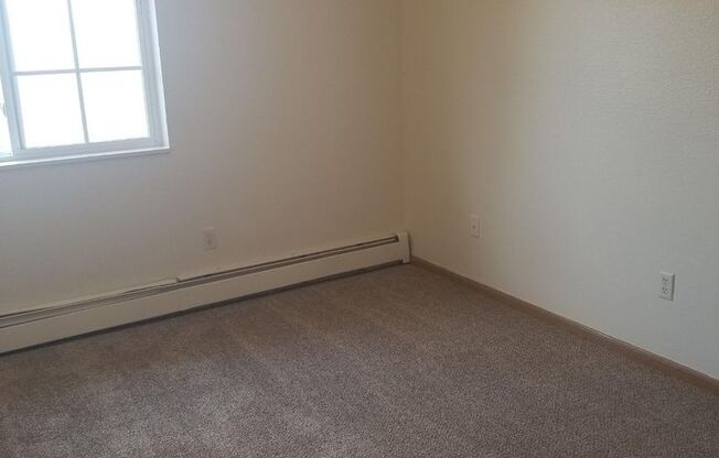 2 beds, 1 bath, 900 sqft, $899