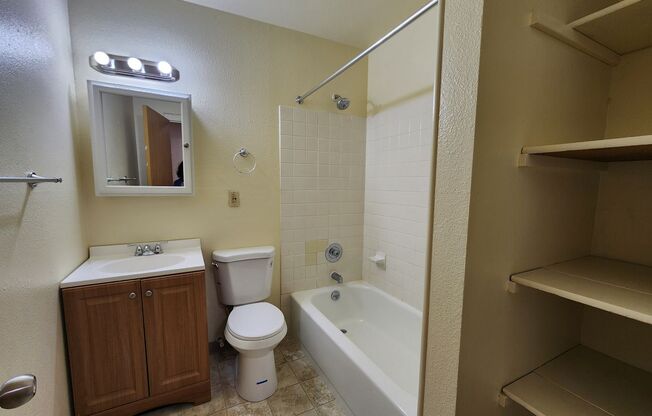 1 bed, 1 bath, 460 sqft, $1,150, Unit 216