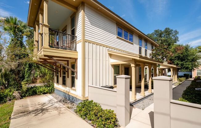 Student Living Near UF - 3 Bed / 3 Bath Home with Balcony