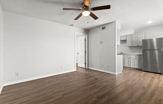 1 bed, 1 bath, 553 sqft, $700, Unit 10