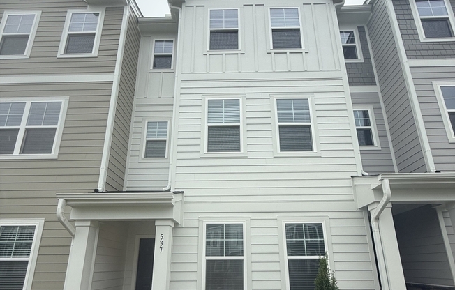 537 DEERCROFT DR