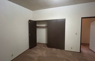 2 beds, 1 bath, $1,600, Unit Unit EE