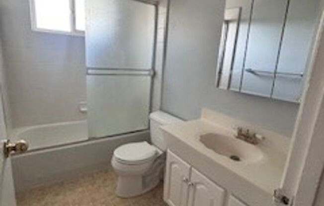 Lovely remodeled 2/1 4plex apartments