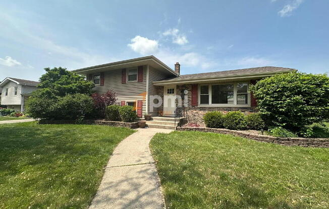 9554 CRESTWOOD AVE