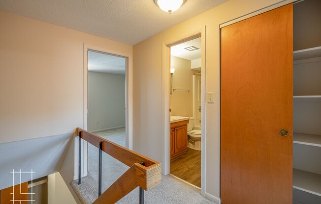 2 beds, 1.5 baths, $1,350, Unit 791 E Thurber Dr Apt. G