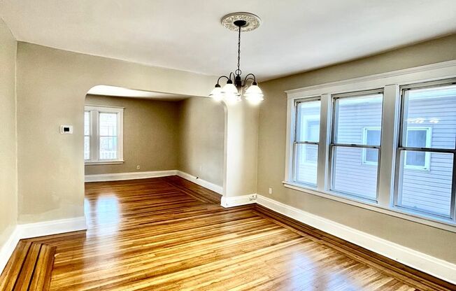 3 beds, 1 bath, $1,800, Unit 2