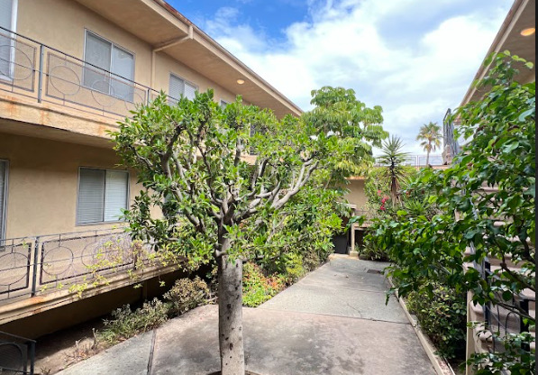 2637 CENTINELA AVE