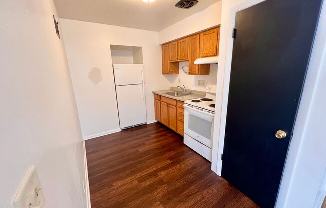 Packard Ave 2-Bedroom Apartment w/ Two Parking Spots