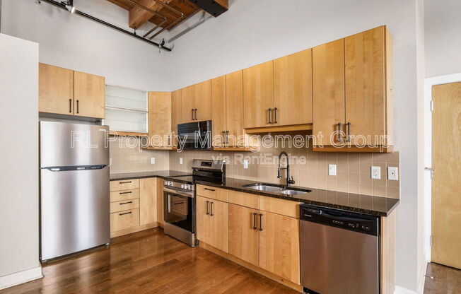 150 E MAIN ST