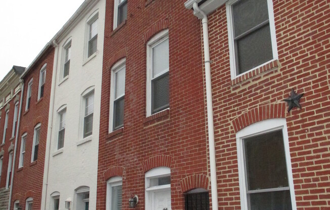 Federal Hill Renovated 2BR/2BA Townhome - Parking for 2!