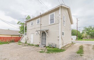 2407 S NEW BRAUNFELS AVE