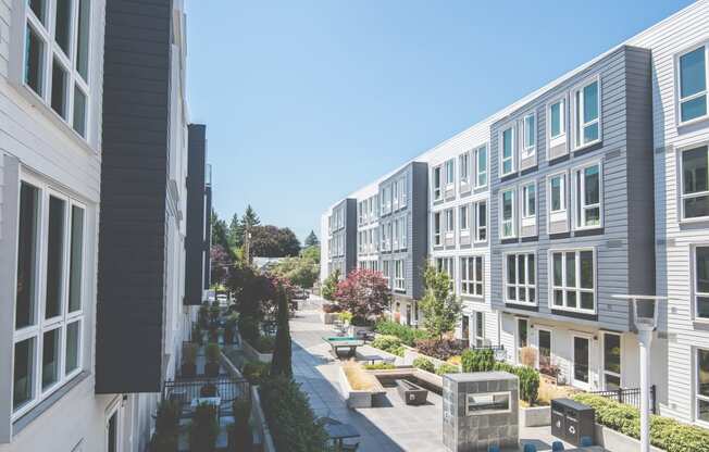 Meetinghouse Apartments Outdoor Courtyard