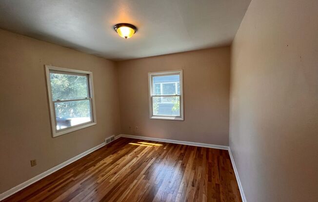 3 beds, 1 bath, $3,195