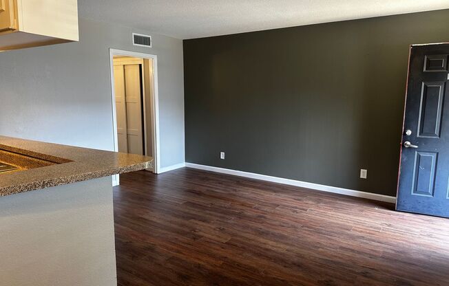 Look and Lease special for $1199!