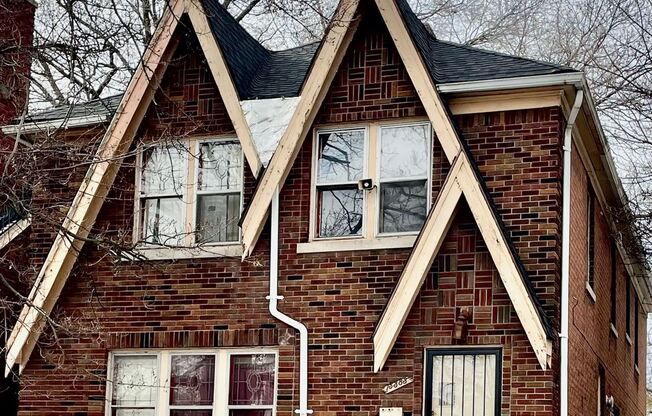 1 BEDROOM APARTMENT-WATER INCLUDED- MOVE IN READY!