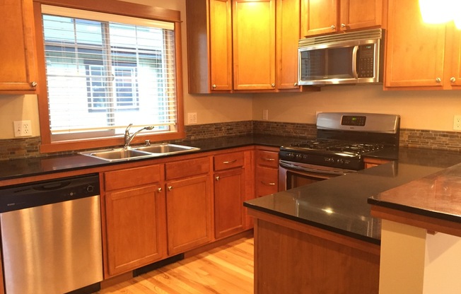 Warm and Welcoming Northgate Townhome
