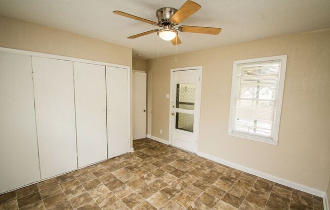 3 beds, 1 bath, $1,295