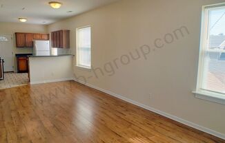 2 beds, 1 bath, 871 sqft, $950, Unit Upper