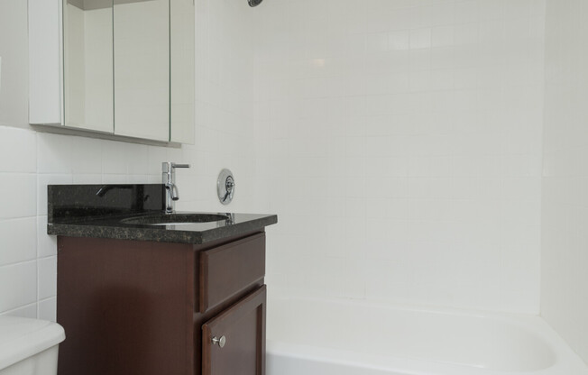2 beds, 1 bath, 776 sqft, $3,875, Unit 16C