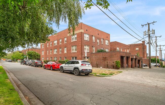 Marianne Apartments | Lower Queen Anne Living Near Seattle Center | 1 Month Free!