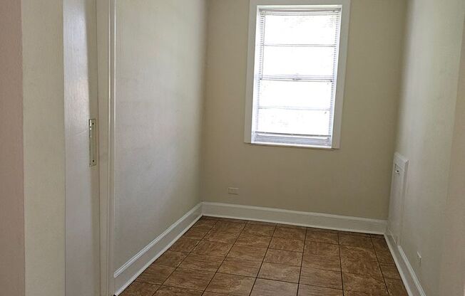 1 bed, 1 bath, 1 sqft, $525