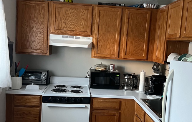 1 bed, 1 bath, $2,500, Unit 6