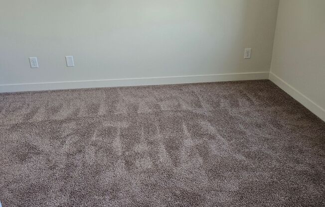 3 beds, 2 baths, 1,075 sqft, $2,050, Unit 213