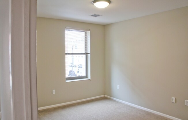 2 beds, 2 baths, 958 sqft, $1,275, Unit 203