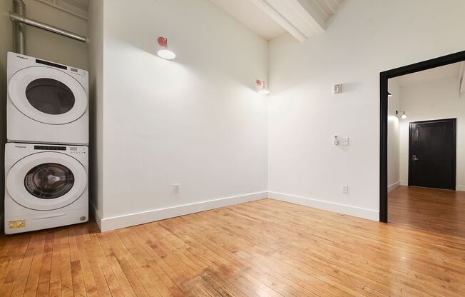 1 bed, 1 bath, 400 sqft, $1,250, Unit Bowtie High-211