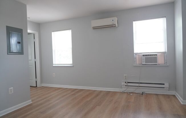 1 bed, 1 bath, $1,382, Unit 14