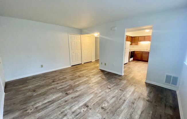 1 bed, 1 bath, 700 sqft, $1,195, Unit 613 Flint Rd. #2
