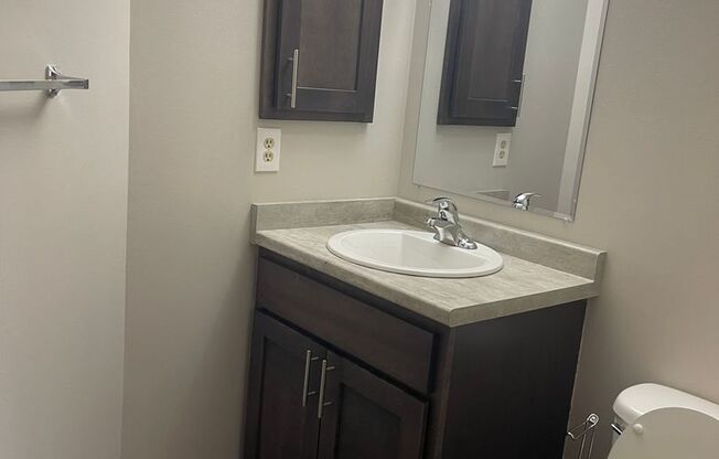 2 beds, 1.5 baths, 897 sqft, $950, Unit 149