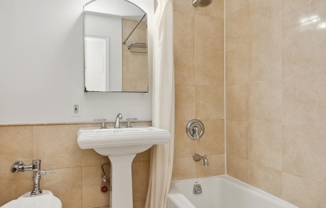 1 bed, 1 bath, $4,200, Unit 7A