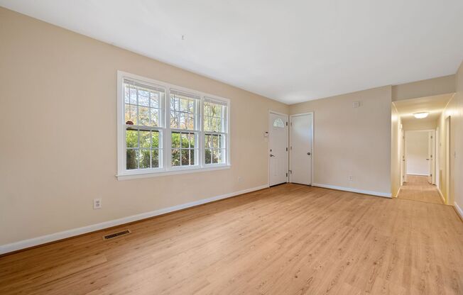 Charming 4 Bedroom, 2 Bath Home in Great Garner Location Available NOW