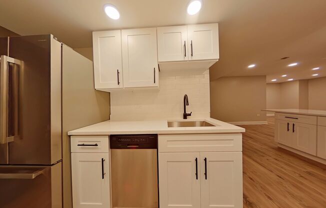 1 bed, 1 bath, 810 sqft, $2,400, Unit 1313 G