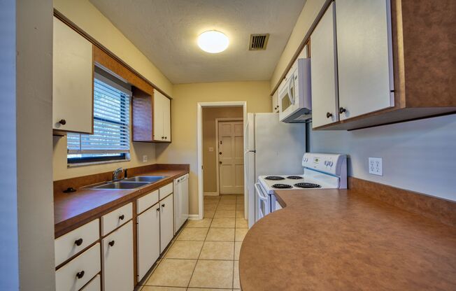 2 beds, 1 bath, $1,500