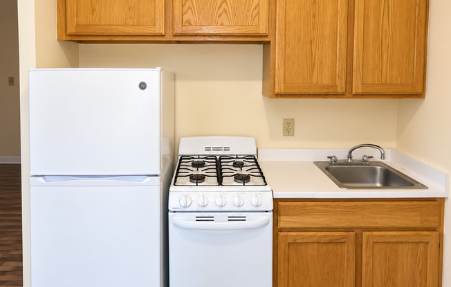 2 beds, 1 bath, $1,450, Unit 320A