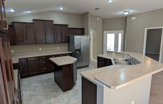 NEW LVP FLOORS! Fairmont Villa Minutes to Brownwood Paddock Square