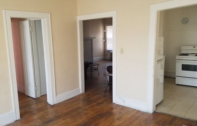 1 bed, 1 bath, 683 sqft, $1,050, Unit Unit 15