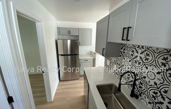 1 bed, 1 bath, 325 sqft, $1,000, Unit 01