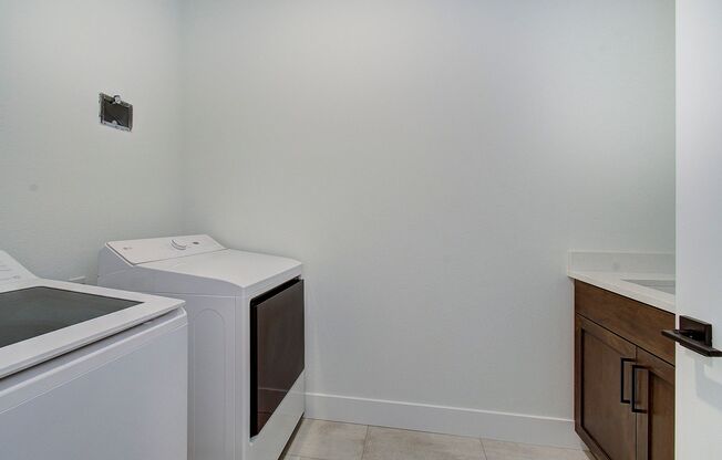 Brand New Luxury Townhouse | 4 Bed | 3 Bath in Prime Camas School District